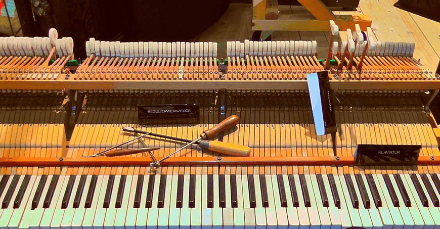 piano-tuner (1)